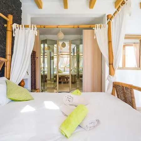 Villa La Isla By Rentaholidayslanzarote *