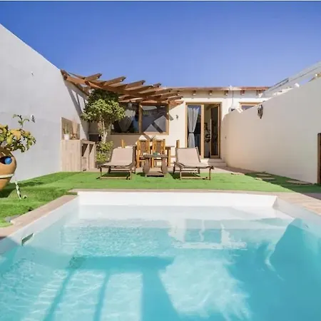 Villa La Isla By Rentaholidayslanzarote